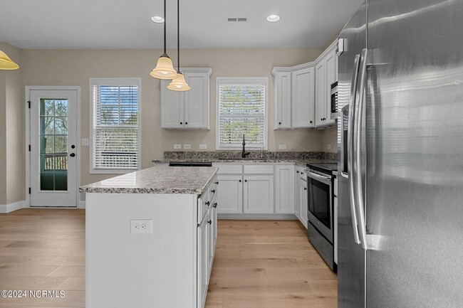 Building Photo - 204 Sandy Springs Rd