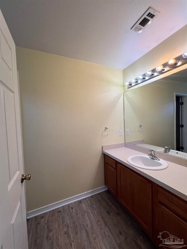 Building Photo - 120 Nivana Dr