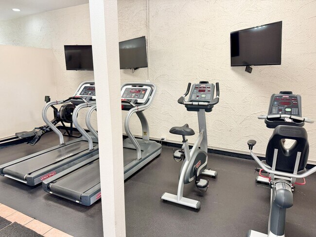 Building Photo - Amazing 2 Bedroom/2 Bath Condo!  Top Level Corner Unit with Spectacular Amenities!