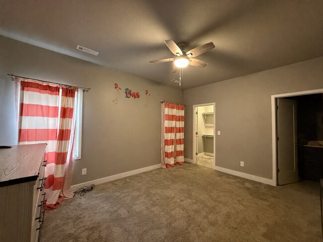 Building Photo - Beautiful 3 bedroom, 2 bath home outside Poplar Bluff MO