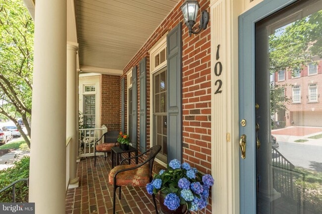Building Photo - 102 Oak Knoll Terrace