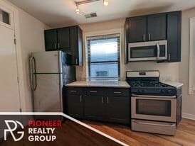 Building Photo - 2235 W Wilson Ave