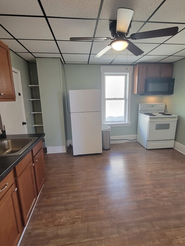 Building Photo - 54 Birch Ave S