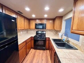 Building Photo - 2890 Huntington Blvd