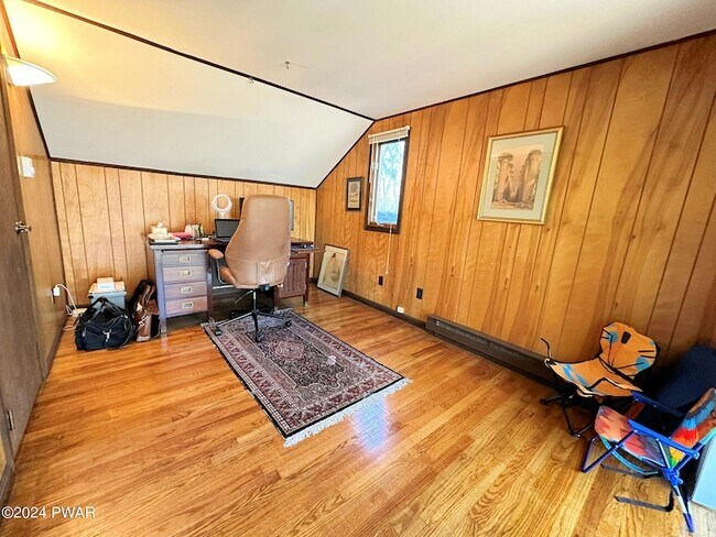 Building Photo - 402 Canoe Brook Dr
