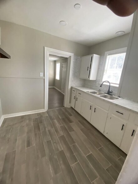 Building Photo - 294 W Burdock Ave