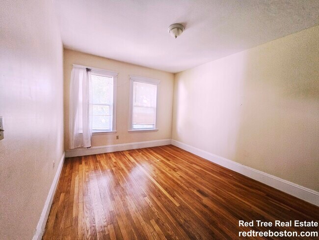 Building Photo - 243 Callender St