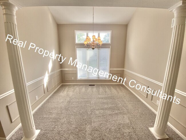 Building Photo - $1000 Move In Incentive on Lake Winnebago 3 Bedroom Home