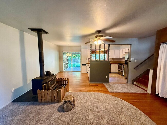 Building Photo - 2136 Springfield Ct