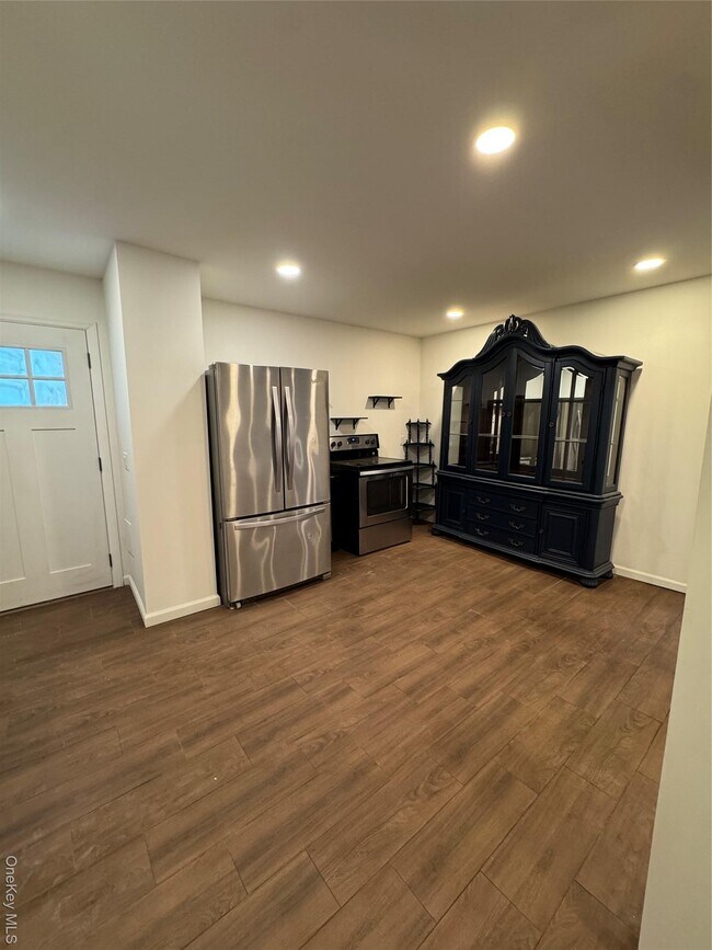 Building Photo - 16 Rock Hill Rd