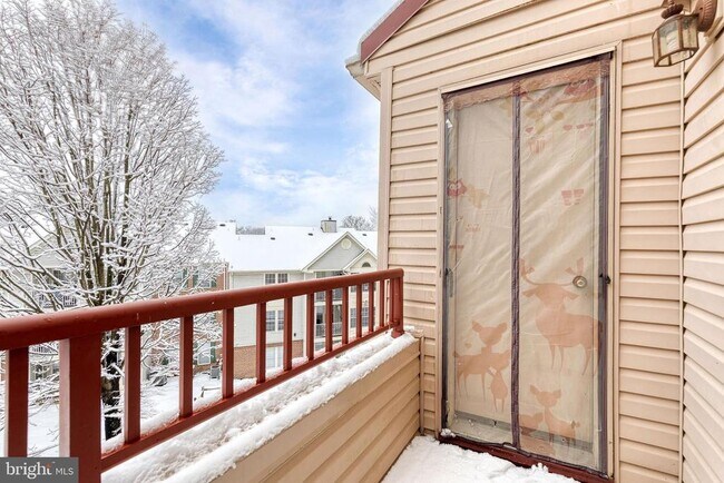 Building Photo - 8008 Valley Manor Rd