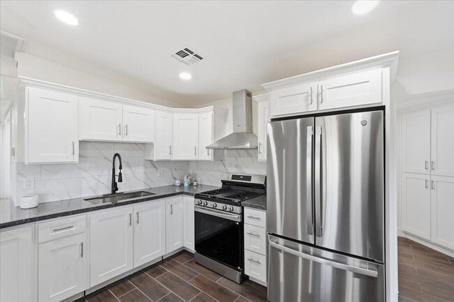 Building Photo - 38466 N Basin Rd