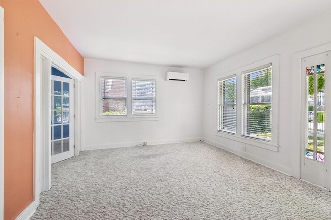 Building Photo - 1604 17th Ave S