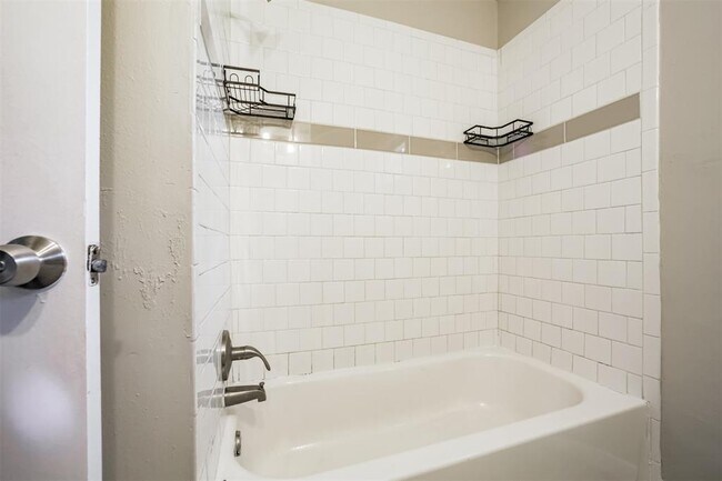 Building Photo - 1306 Glencrest Dr