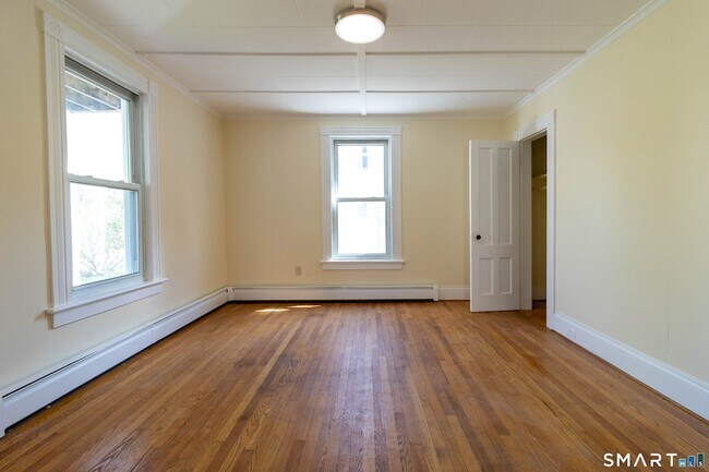 Building Photo - 62 Lincoln Ave