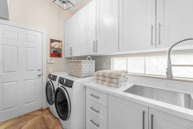 Building Photo - 8308 Rosalie Ln