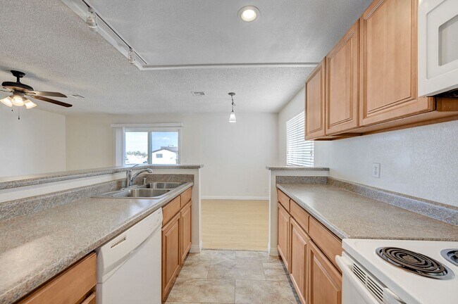 Building Photo - 2365 Canfield Dr