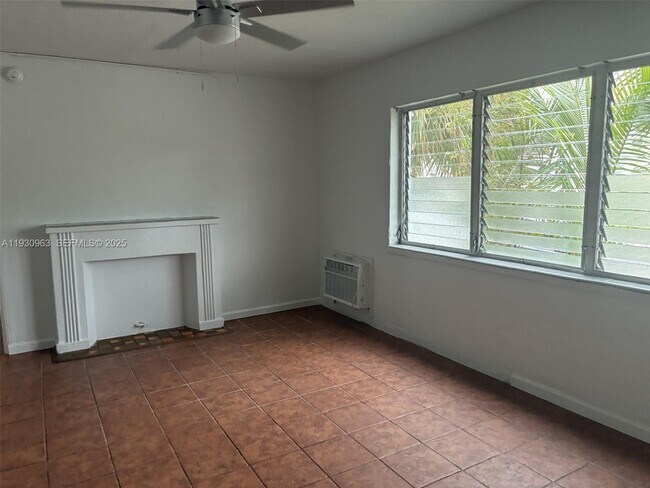 Building Photo - 2469 Flamingo Pl