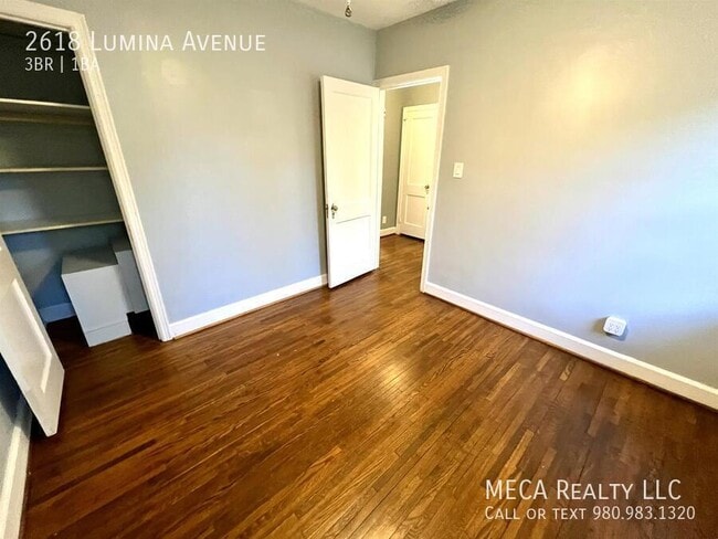 Building Photo - 2618 Lumina Ave