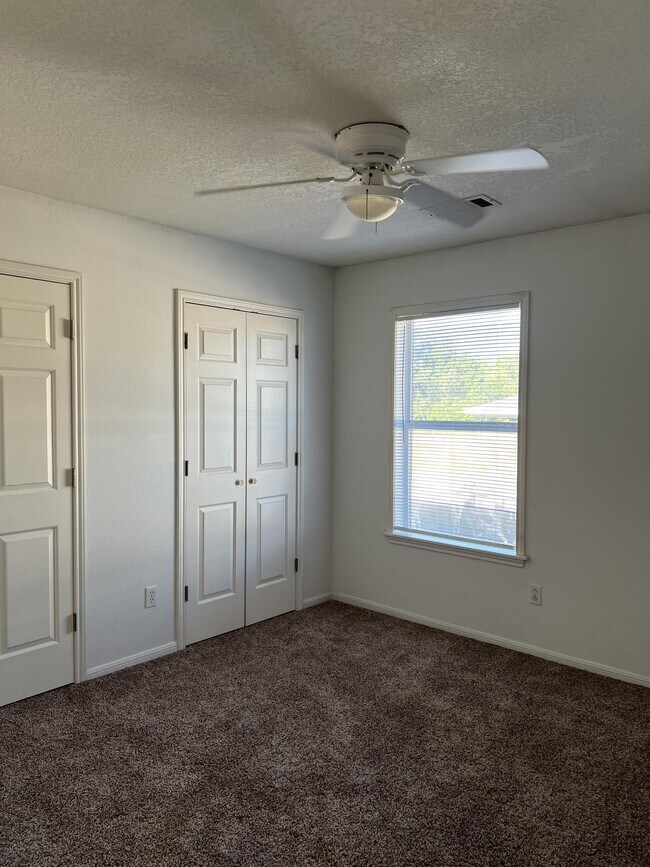 Building Photo - 1751 Rock Hollow Loop