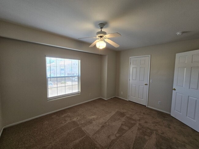 Building Photo - 2804 Crystal Lantern Dr