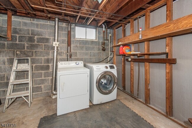 Building Photo - 129 Ryerson Rd