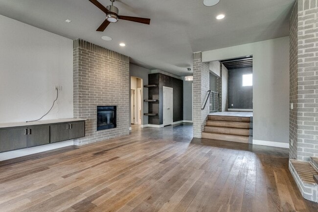 Building Photo - 649 NE 105th St