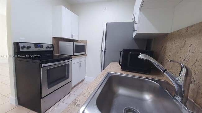 Building Photo - 7410 SW 37th St