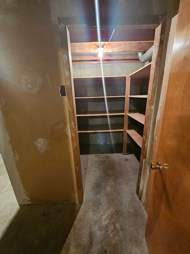 Building Photo - 4 bed 2 bath Home in Murray