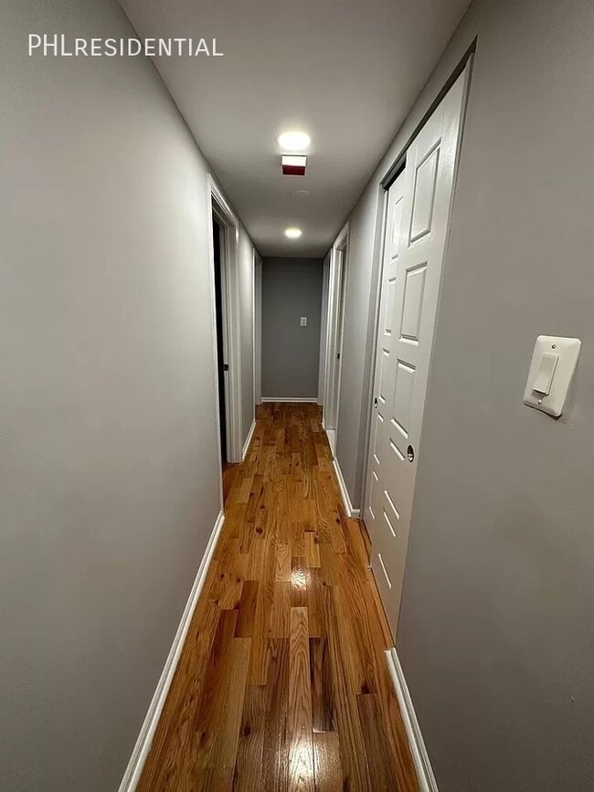 Building Photo - 7057 Cresheim Rd