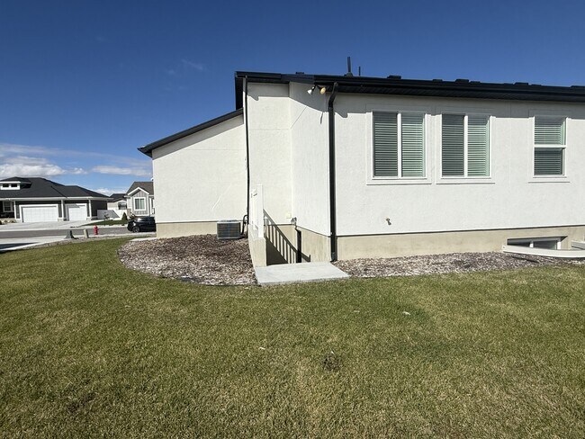 Building Photo - 881 W Sagewood Dr