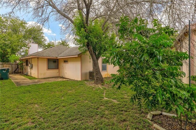 Building Photo - 16821 Whitebrush Loop