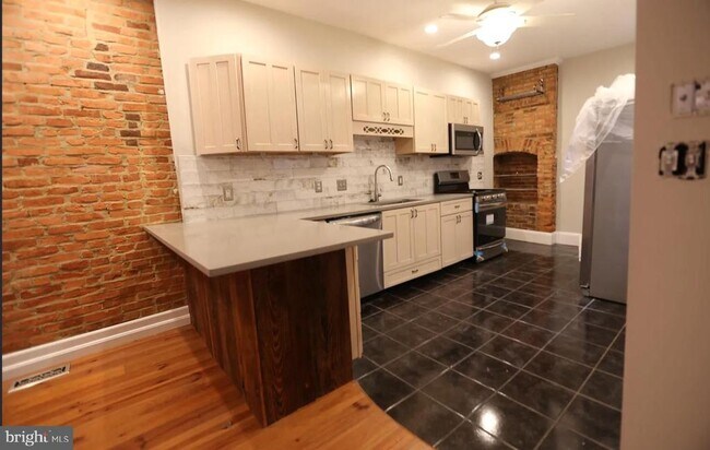 Building Photo - 1827 S Charles St