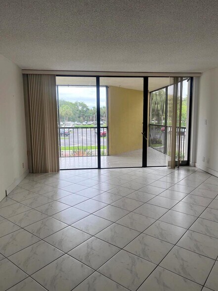 Building Photo - 16300 Golf Club Rd