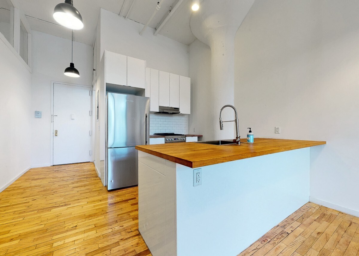 Building Photo - Seigel Street