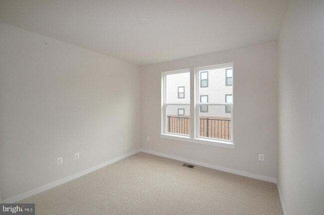Building Photo - 13518 Sayward Blvd