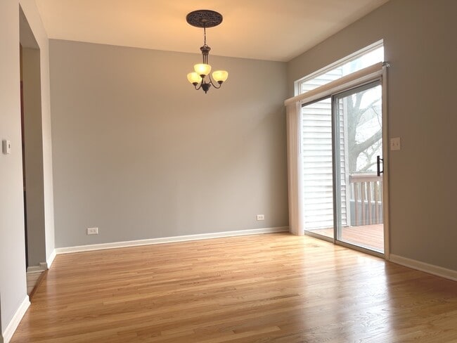 Building Photo - 930 Mesa Dr
