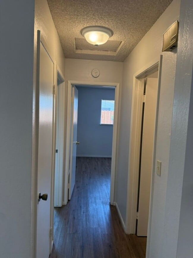 Building Photo - 583 Bridge St