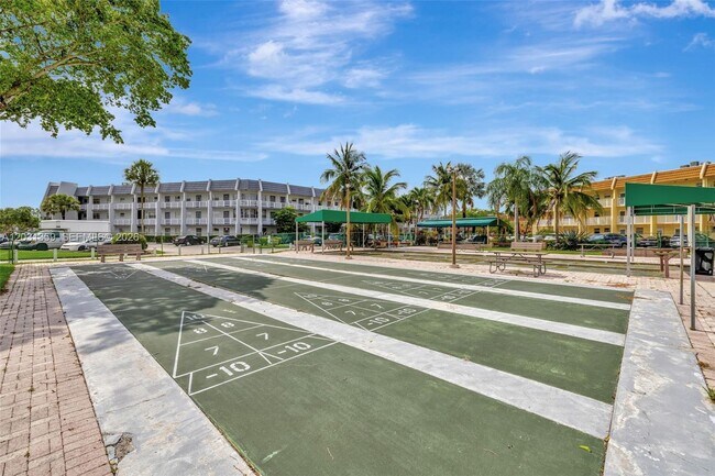 Building Photo - 6800 Royal Palm Blvd