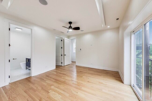Building Photo - 6363 S Ellis Ave