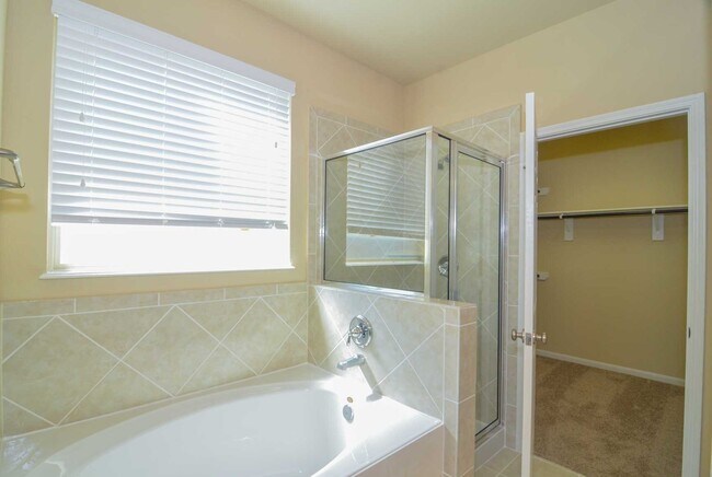 Building Photo - 15706 Whispering Green Dr