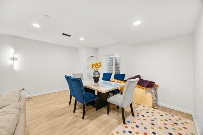 Building Photo - PARADISE IN PLAINFIELD's NORTHPOINTE
