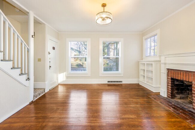 Building Photo - 2 Bed, 1 Bath Townhome in Haymount