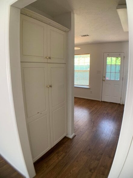 Building Photo - 622 Brook Trail