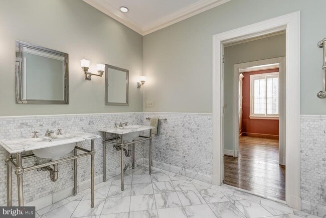 Building Photo - 2425 California St NW