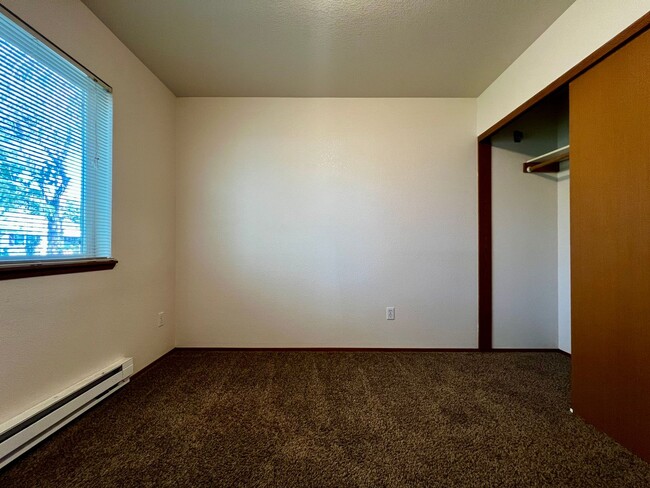 Building Photo - r205