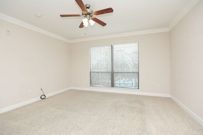 Building Photo - For Lease | 1 Bed, 1 Bath | 832 Sq Ft | Su...