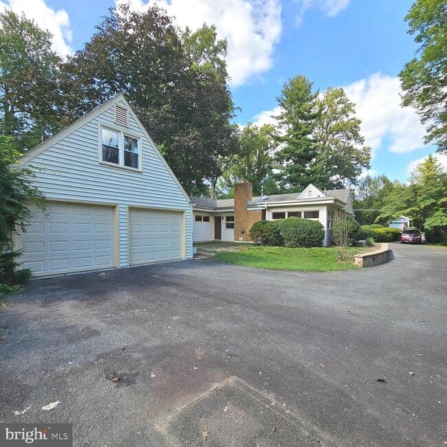 Building Photo - 6431 Overhill Rd