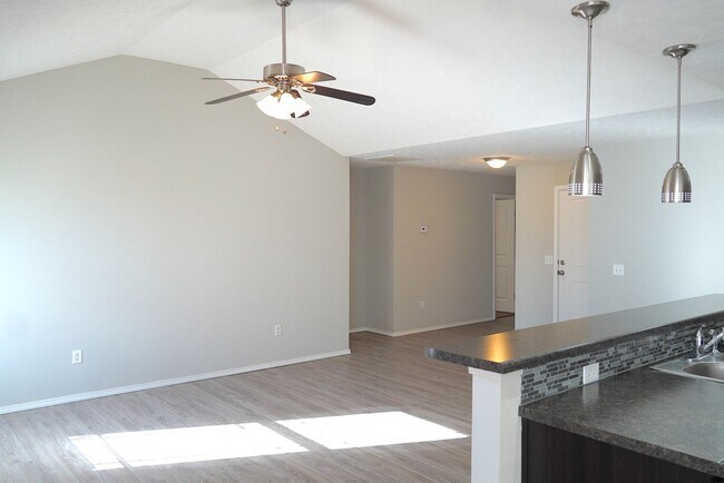 Building Photo - Beautiful 4 bedroom home for rent in Ozark!