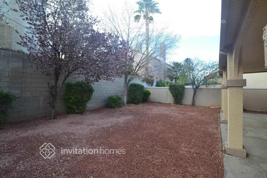 Building Photo - 9549 Cactus Club Dr